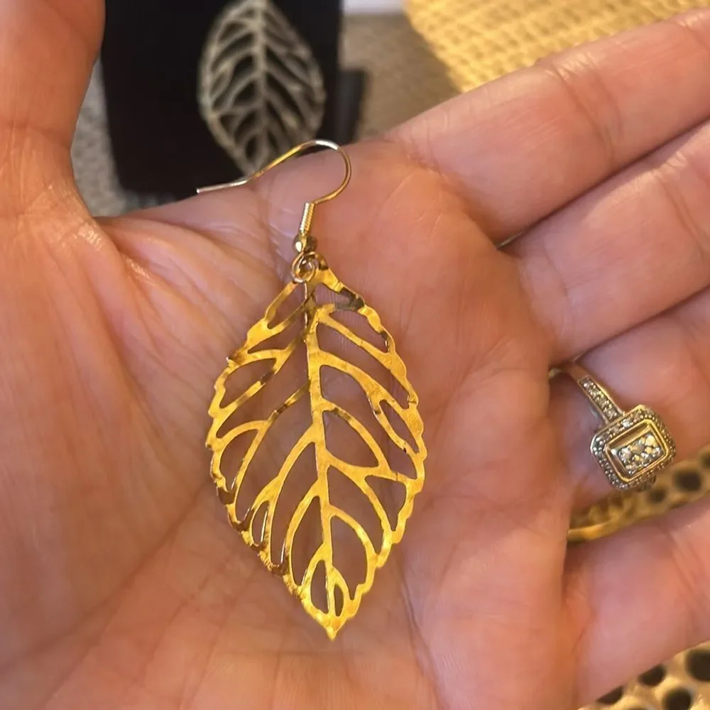Lot of 3 gold dangle earrings